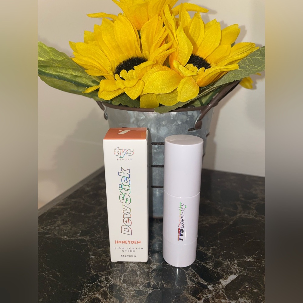TYS Beauty Dew Stick Highlighter Stick - Picture 4 of 4